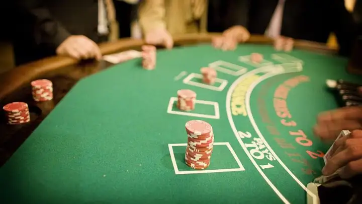 Stół do zabawy w Black Jack’a z obsługą krupiera - Zobacz stół do zabawy w Black Jack’a - dodatkowe ujęcie