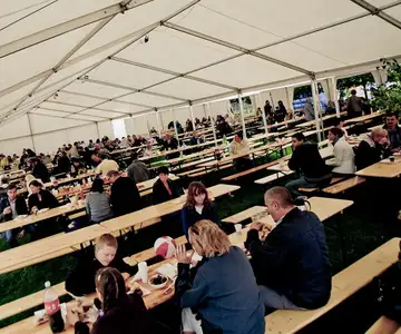 Zaplecze i infrastruktura gastronomiczna na imprezy firmowe w plenerze
